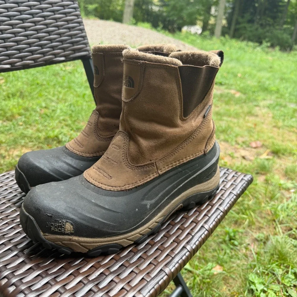 A- The North Face Men Chilkat II Waterproof Insulated Winter Boots Brown US 10